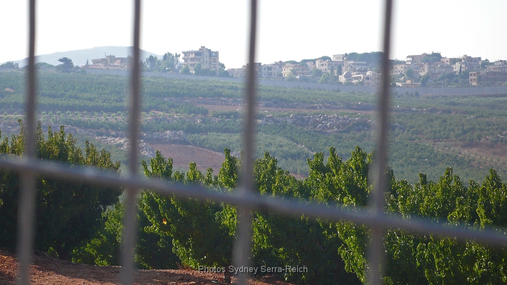 Kfar Kila au Liban Depuis Metula dans le Nord d Israel  ville frontiere avec le Liban .JPG - Kfar Kila au Liban depuis Metula dans le Nord d'Israël, ville frontière avec le Liban.